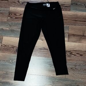 Nike🖤Black Active Leggings. Large.